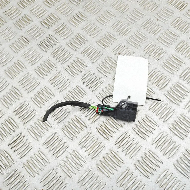 Turvapadja löögiandur – Lotus Eletre (2024-)