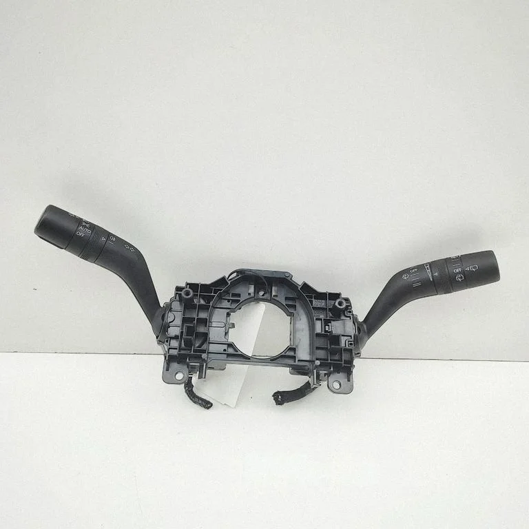 Pagriezienu/gaismu svira – Mazda CX-30 (2019-)