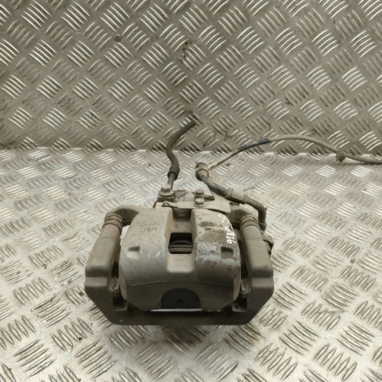 Rear brake caliper 104462600B
