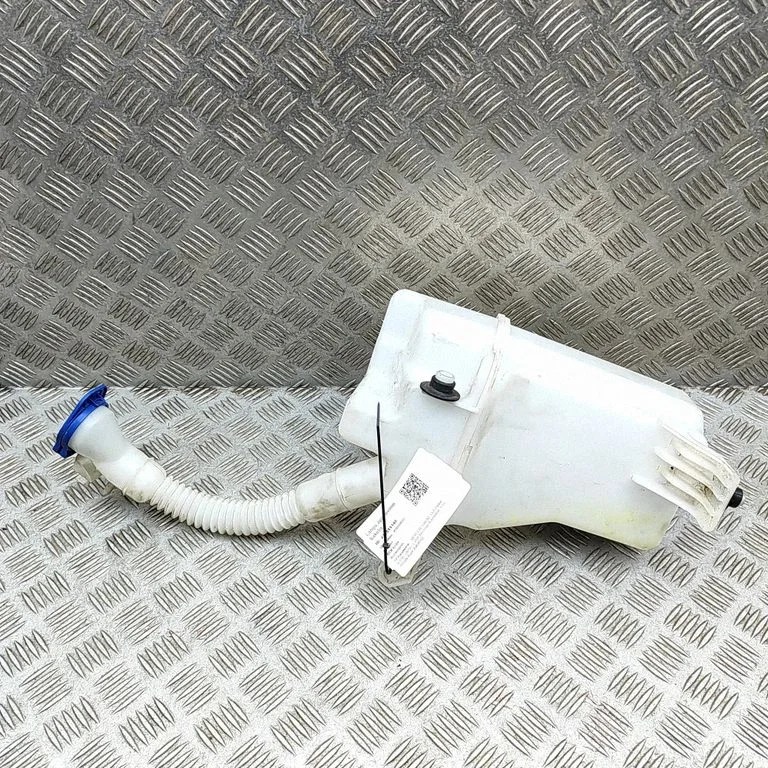 Windshield washer fluid reservoir/tank – Mercedes-Benz CLA-Class C118 X118 (2019-)