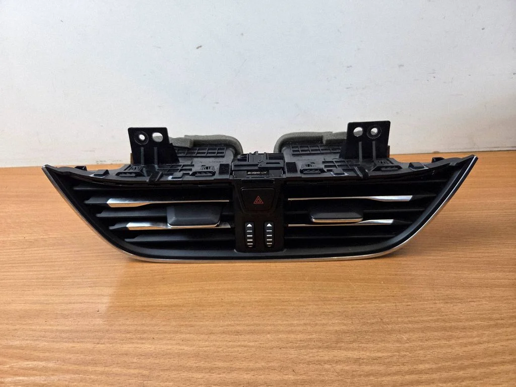Dash center air vent grill – Ford Focus (2018-)