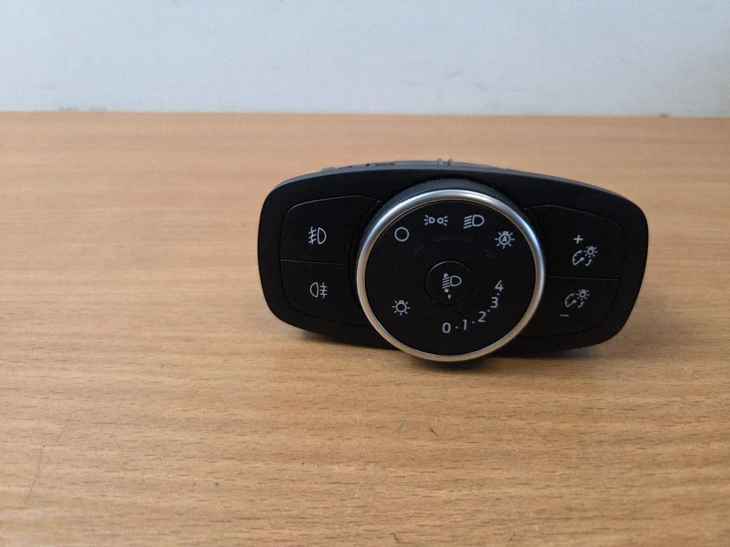 Light switch – Ford Focus (2018-)