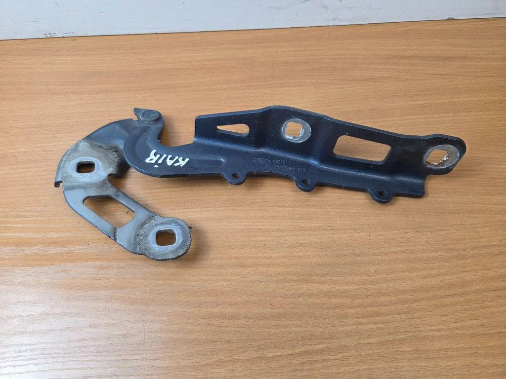 Engine bonnet/hood hinges – Ford Focus (2018-)