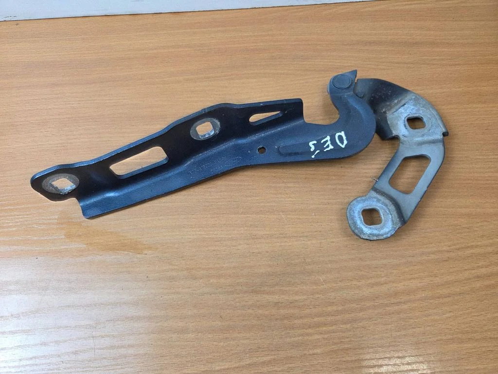 Engine bonnet/hood hinges – Ford Focus (2018-)