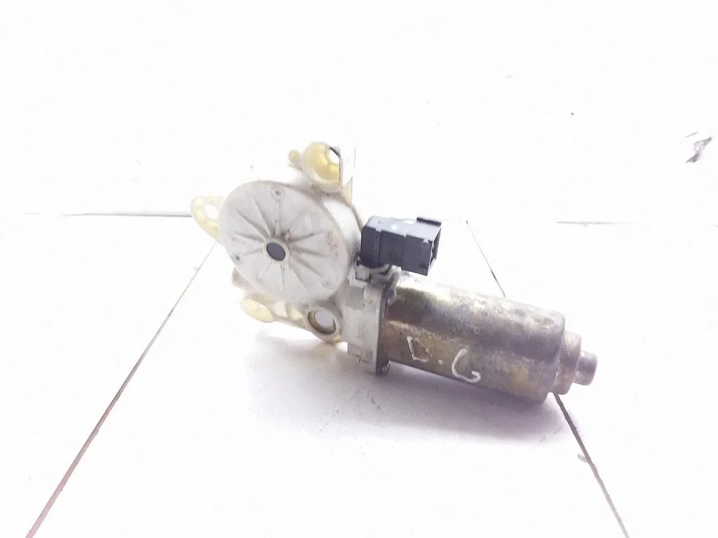 Rear door window regulator motor – Saab 9-3 Ver1 (1998-2005)