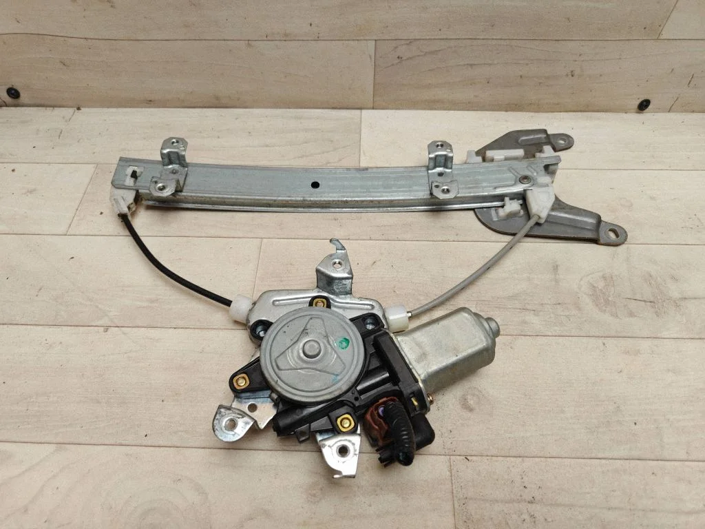 Rear door window regulator with motor – Nissan Murano Z50 (2002-2008)