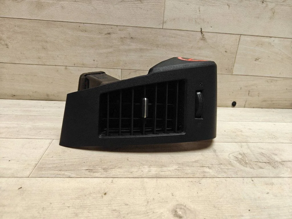 Dashboard side air vent grill/cover trim – Nissan Murano Z50 (2002-2008)