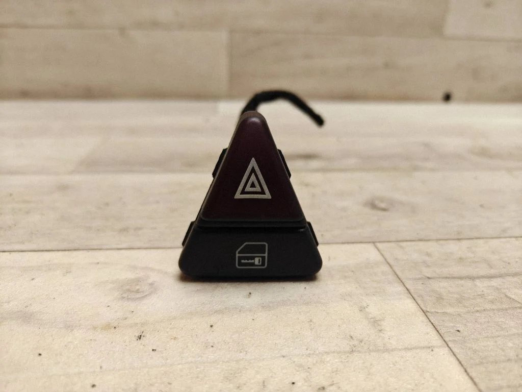 Hazard light switch – Mercedes-Benz A-Class W168 (1997-2004)