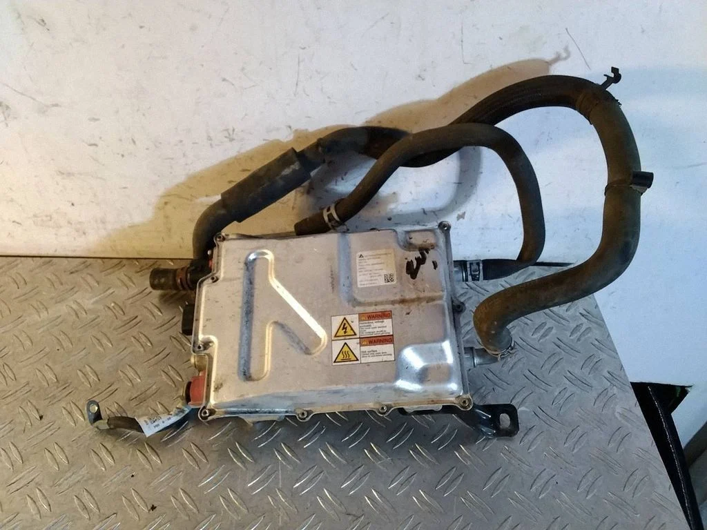Inverter (pingemuundur) – Tesla Model S (2012-)