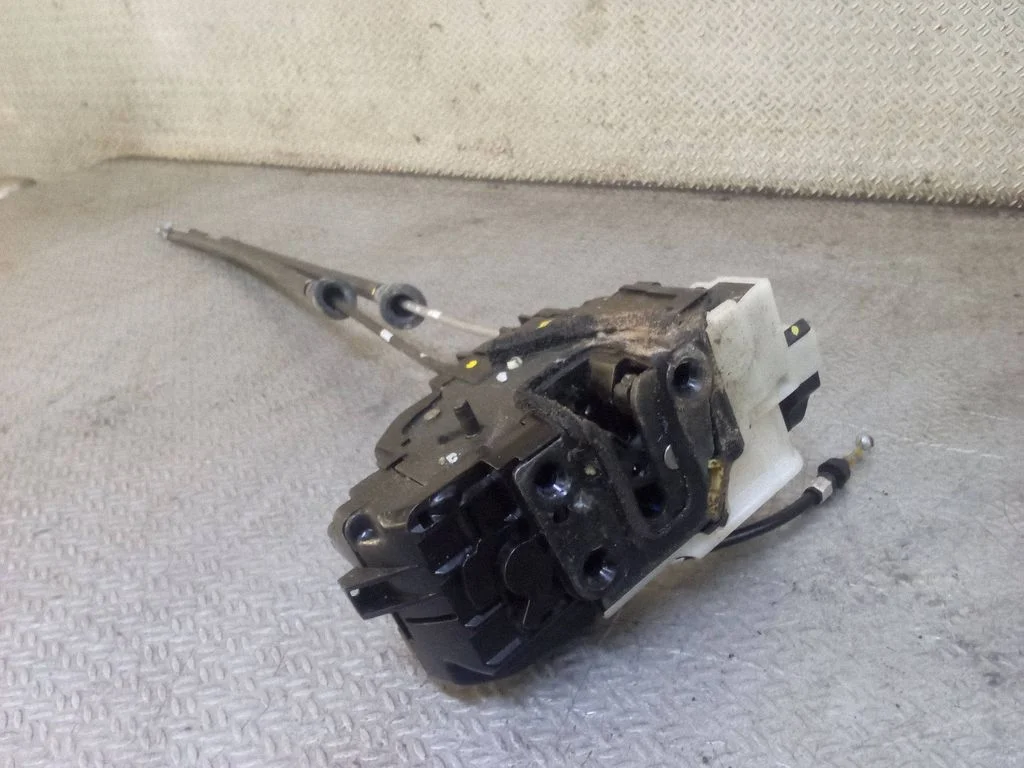 Rear door lock – Hyundai Santa Fe (2006-2012)