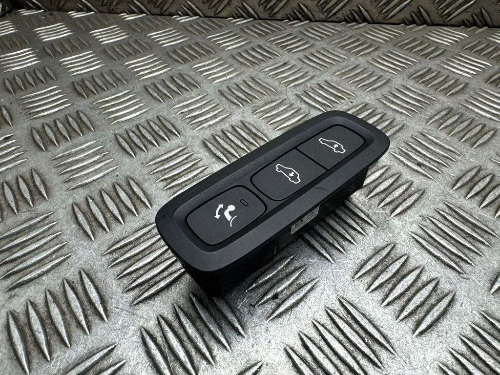 Sissetõmmatava haakekonksu nupp – Volvo XC90 (2014-)