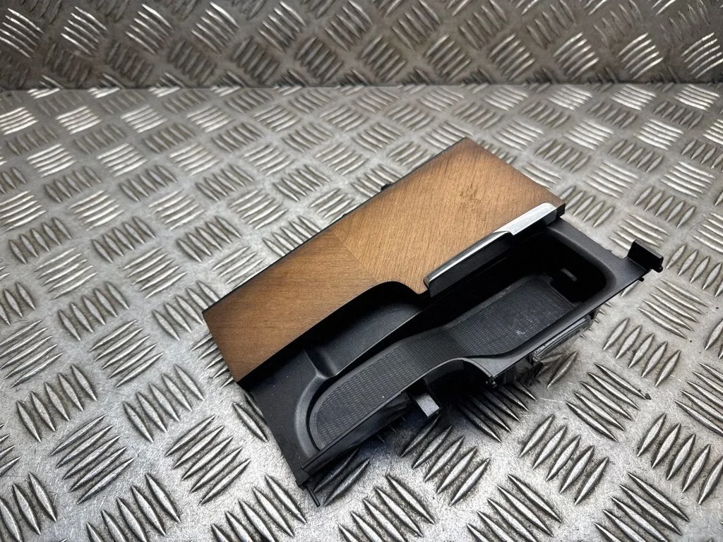 Ashtray (front) – Volvo XC90 (2014-)