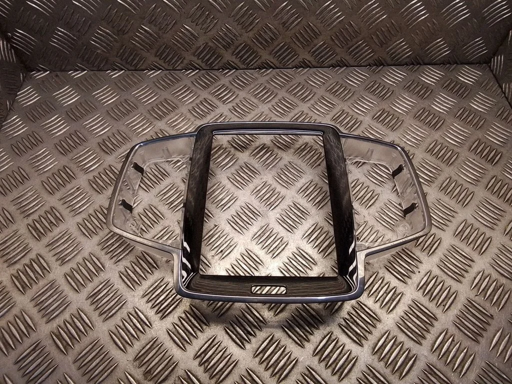 Raadio/navigatsiooni viimistlus – Volvo XC90 (2014-)