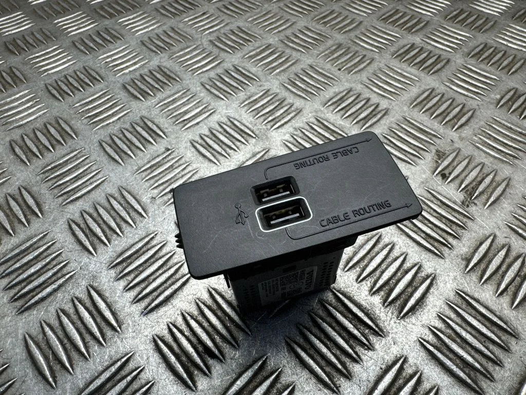 USB-pesa – Volvo XC90 (2014-)