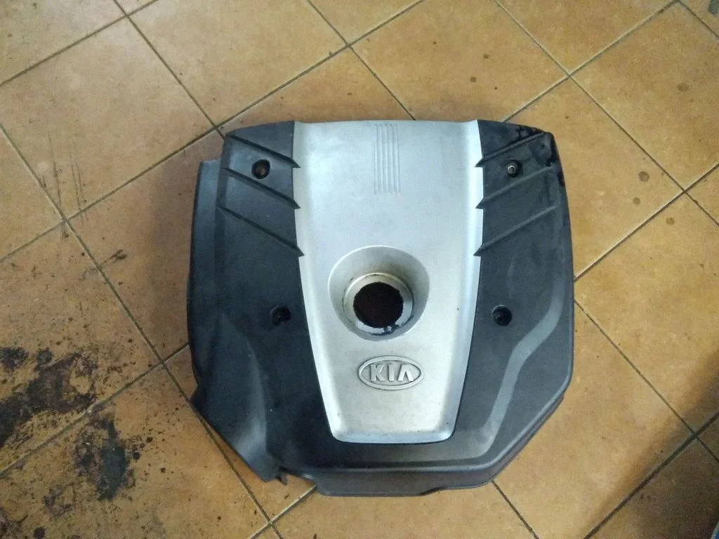 Dzinēja pārsegs (apdare) – KIA Sorento (2002-2009)